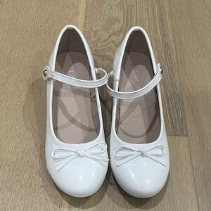 Children’s Place White Kids Dress Shoes with Bow